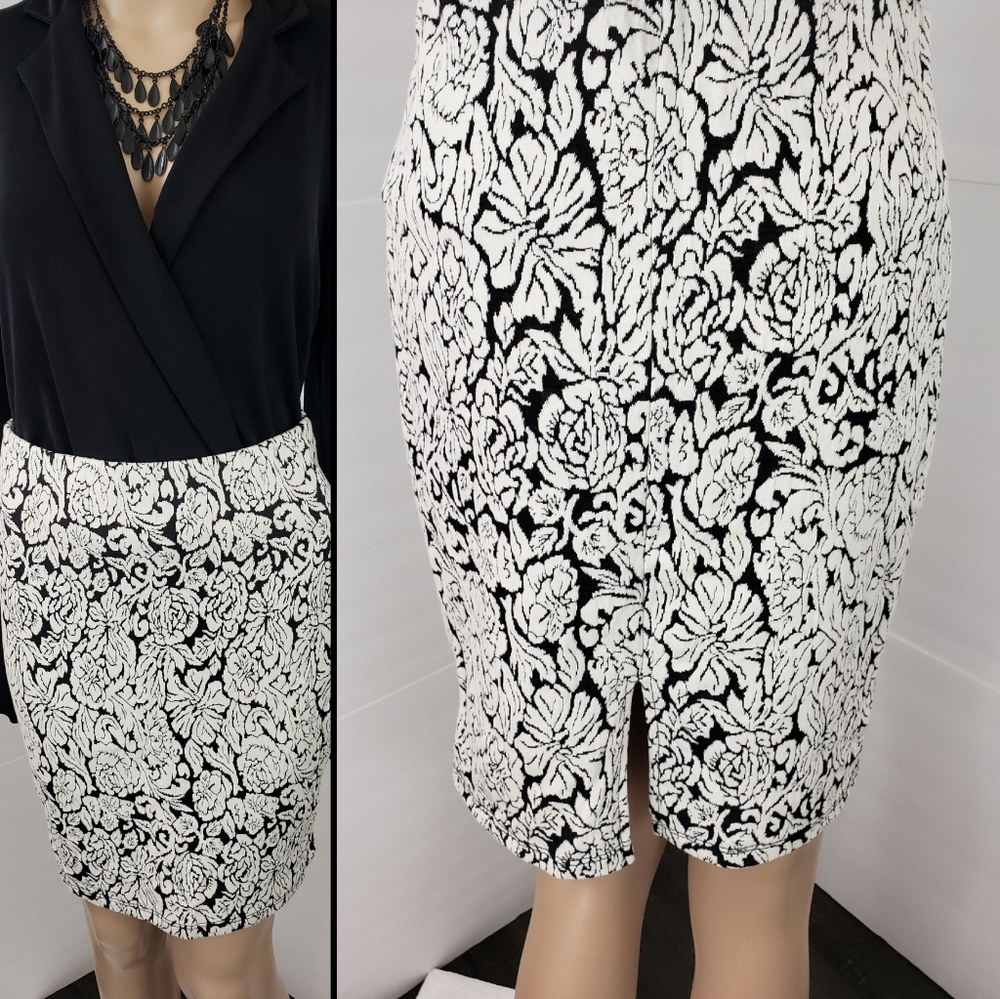 🚨Black & White Floral Skirt